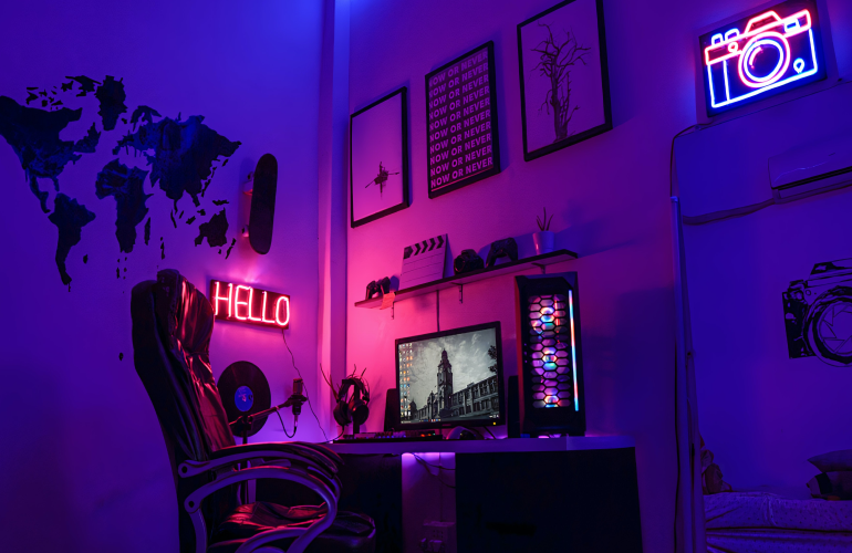 It uses a dictionary of combined handful of model sentence.